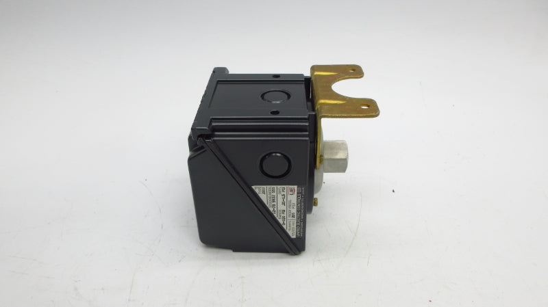 UNITED ELECTRIC CONTROLS J302-9832-5555 125/250VAC 15A 0-100PSI NSMP