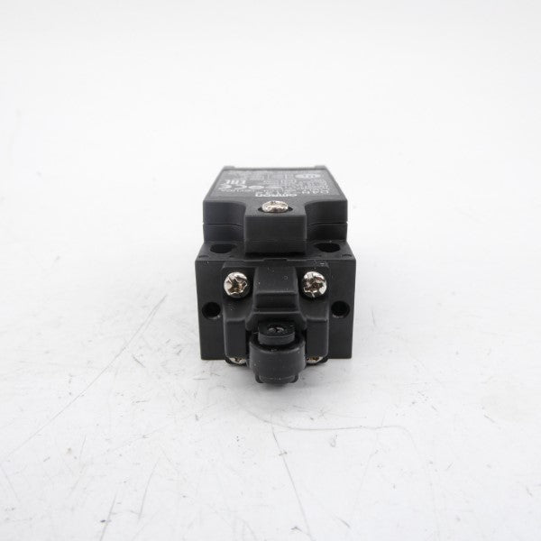 OMRON D4N-2132 240VAC 3A NSMP