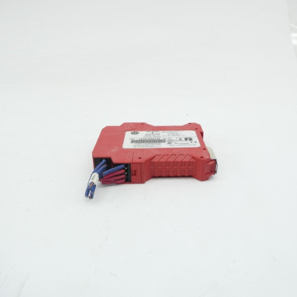 ALLEN BRADLEY 440R-N23132 SER. C 24VAC/DC 3A UNMP