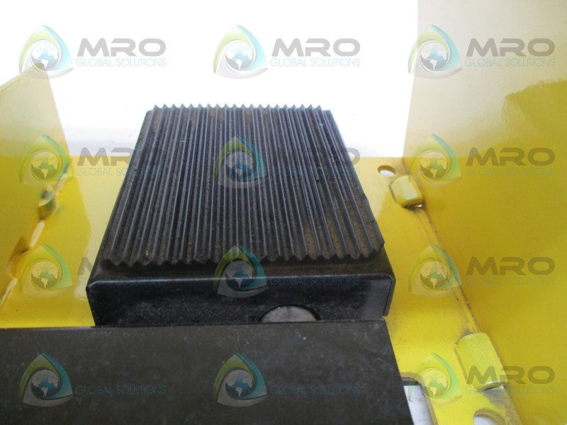 CONNTROL 892-2350-01 MOMENTARY ACTION FOOT SWITCH  UNMP