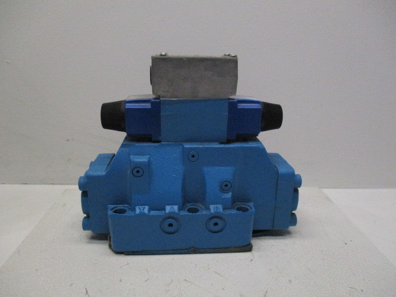 VICKERS DG4V-3-6C-M-W-D-40 SOLENOID VALVE (AS PICTURED)  NSNP