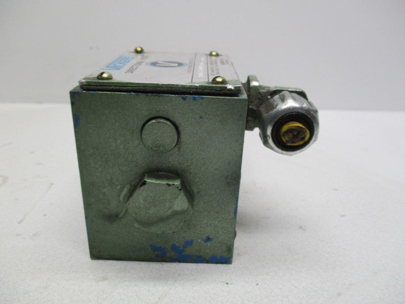 VICKERS 879135DG4S4012CB60 DIRECTIONAL VALVE  UNMP