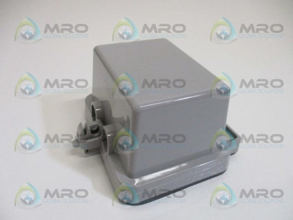 LEVITON 5997-GY GRAY WEATHER RESISTANT COVER *NEW IN BOX*