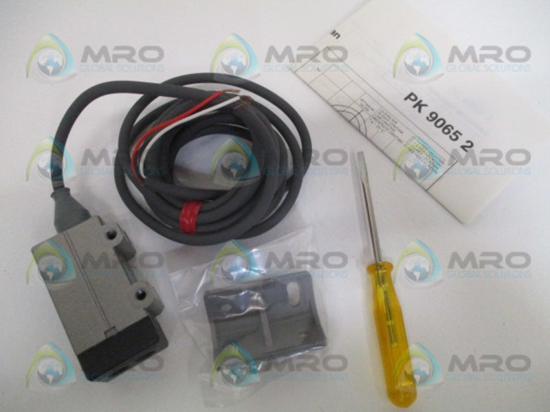 MICRO SWITCH FE3-DA6-M PHOTOELECTRIC SENSOR SWITCH (GREY) NSMP