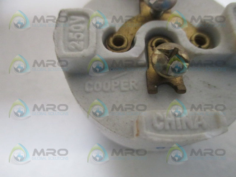 COOPER 610 LAMPHOLDER SOCKET  NSNP
