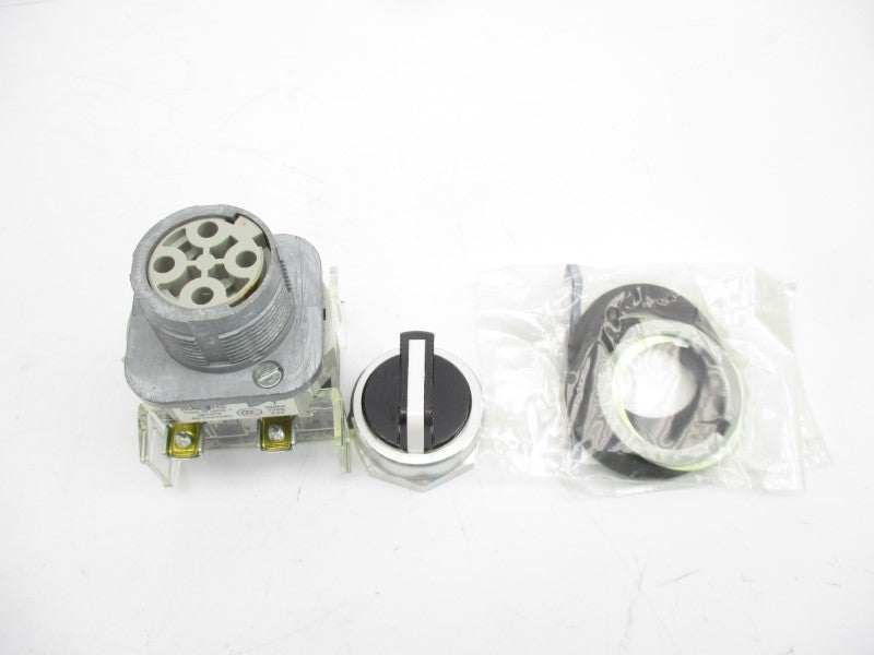 ALLEN BRADLEY 800T-H2A4 SER. T (WH) NSMP