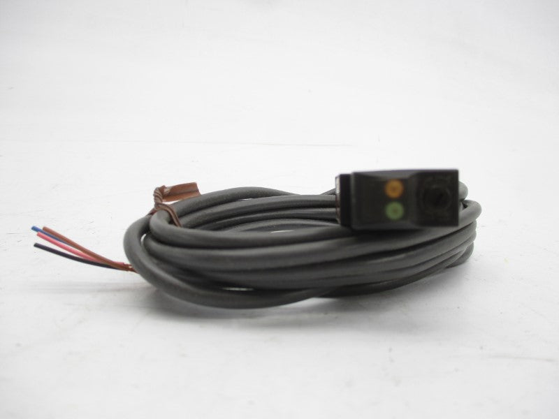 OMRON E3V3-R61 12-24VDC 2M NSMP