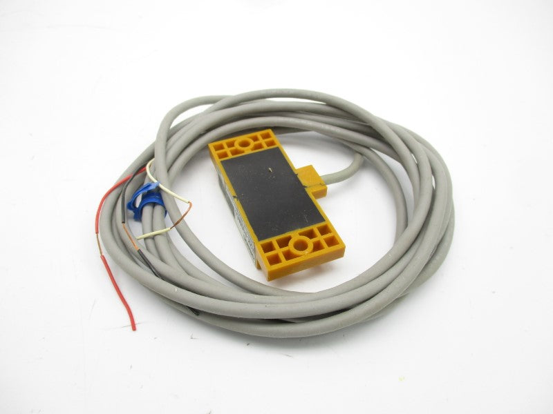 OMRON E2K-F10MC1 12-24VDC 2M NSMP