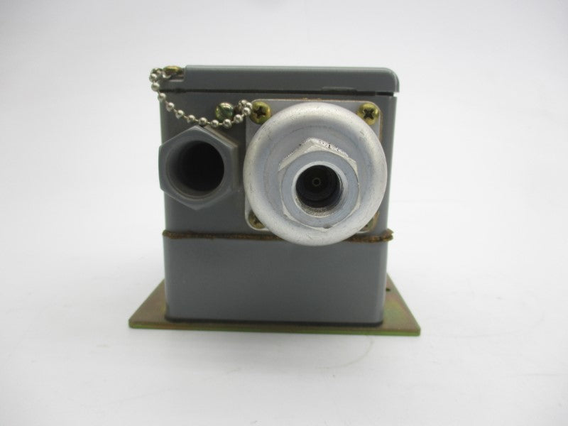 SQUARE D 9012DCW-8 SER. B 600VAC 8A 20-150PSI UNMP