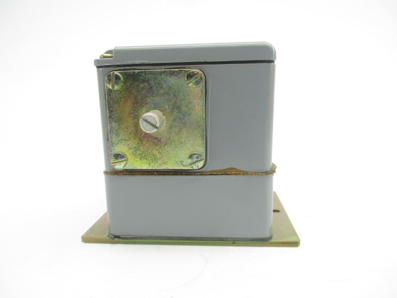 SQUARE D 9012DCW-8 SER. B 600VAC 8A 20-150PSI UNMP