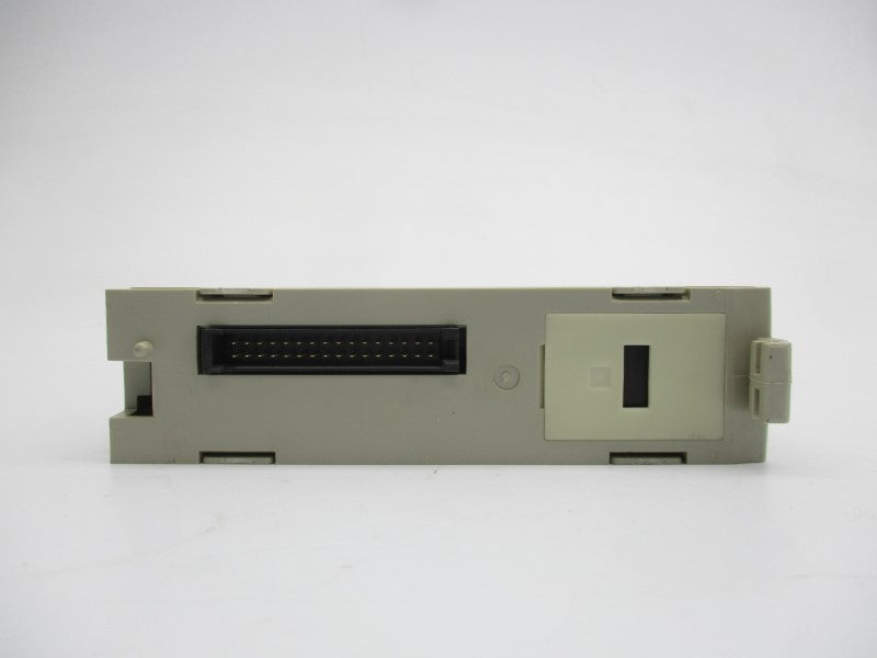 OMRON C200H-OC225 250VAC 2A (AS PICTURED) NSNP