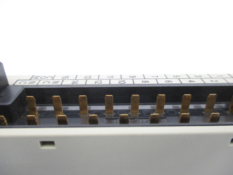 OMRON C200H-OC225 250VAC 2A (AS PICTURED) NSNP
