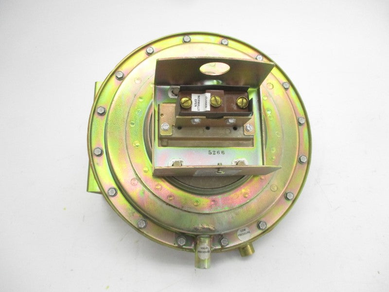 DWYER 1638-0 480VAC 15A 10PSI (AS PICTURED) NSNP