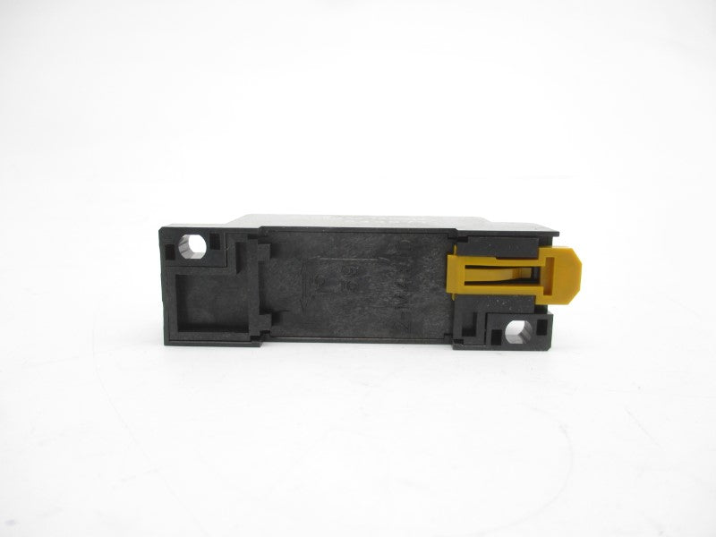 OMRON PYF08A 250V .7A NSNP