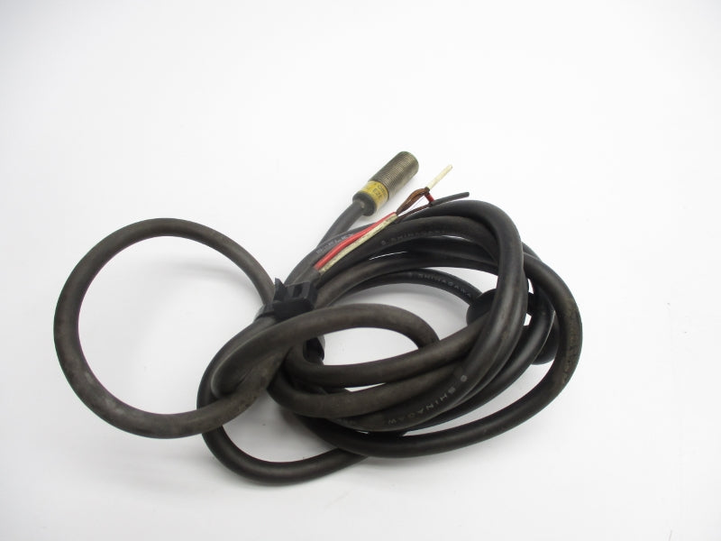 OMRON E2E-X2F1 12-24VDC UNMP