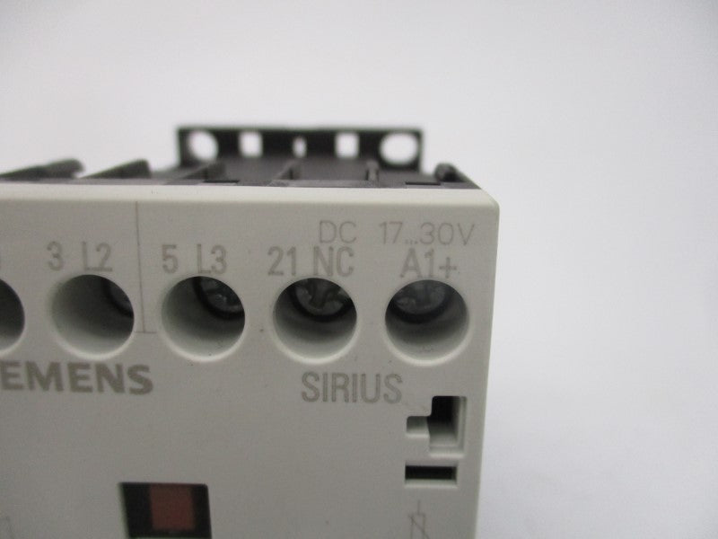 SIEMENS 3RT1015-1KB42 17-30VDC NSNP