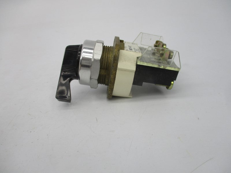 ALLEN BRADLEY 800T-H17D1 SER. T 600V (WH) NSMP