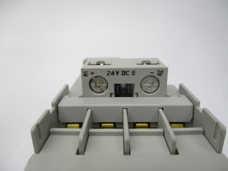 ALLEN BRADLEY 700-CF220EJ SER. A 24VDC 20A (BR/WH) NSMP