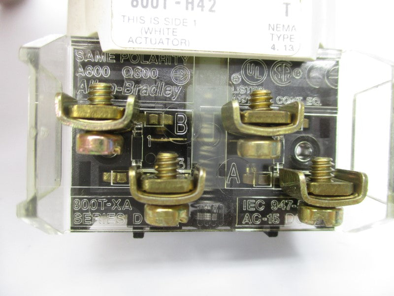 ALLEN BRADLEY 800T-H42A SER. T 600V (NO KEY) (GY/BL) NSMP