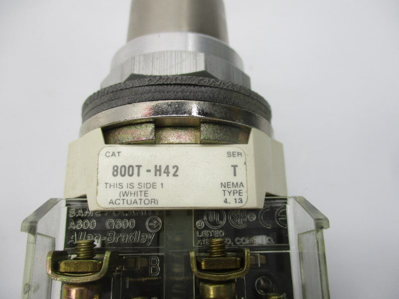 ALLEN BRADLEY 800T-H42A SER. T 600V (NO KEY) (GY/BL) NSMP