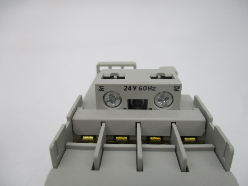 ALLEN BRADLEY 100-C09J10 SER. A 24V 32A (WH) NSMP