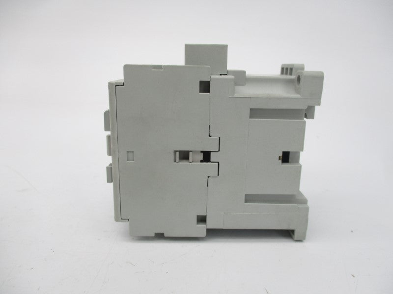 ALLEN BRADLEY 700-CF220D SER. A 110/120V (AS PICTURED) (BR/WH) NSMP