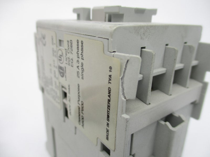 ALLEN BRADLEY 700-CF220D SER. A 110/120V (AS PICTURED) (BR/WH) NSMP