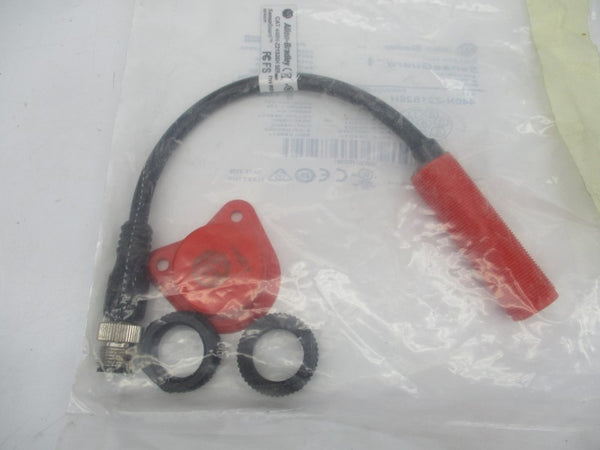 ALLEN BRADLEY 440N-Z21S26H SER. B F/W 1.005 24VDC NSMP