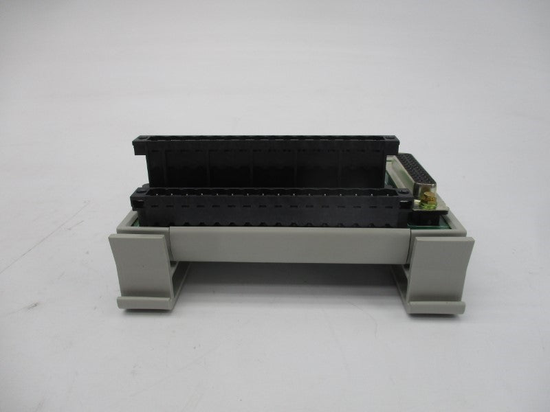 ALLEN BRADLEY 1492-RAIFM8-3 SER. C 0-132VAC/DC (BR/WH) NSMP