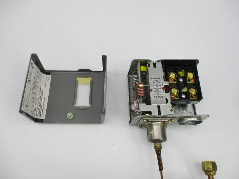 JOHNSON CONTROLS P72CA-2C 600V 4.8A 500PSI 1/4" NSMP