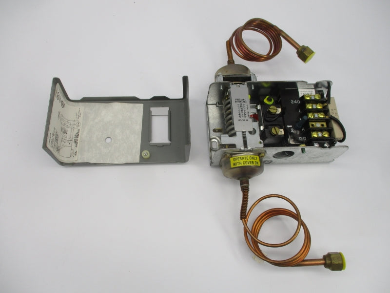 JOHNSON CONTROLS P28AA-18C 120/240VAC 8-70PSI 1/4" NSMP