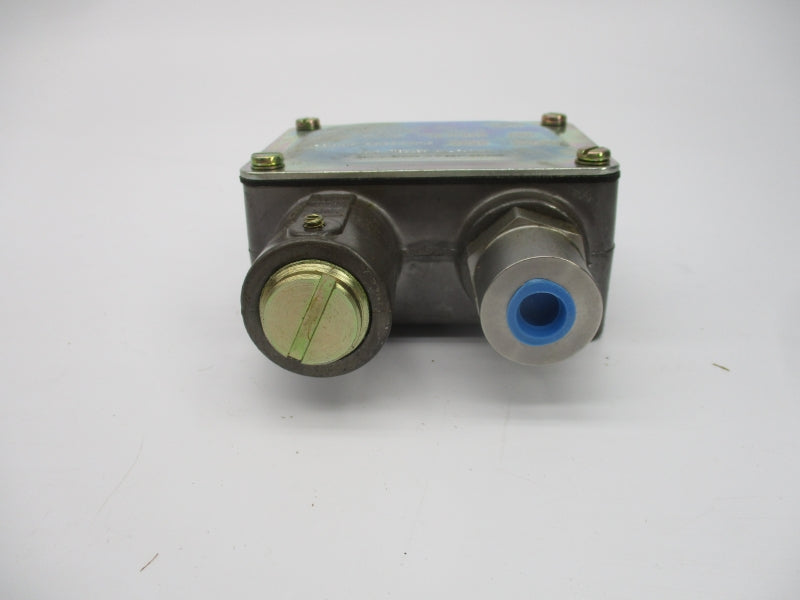 BARKSDALE 9048-6 600VAC 2A 700-10000PSI NSMP