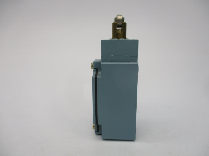 TELEMECANIQUE XCK-J167 240V 3A NSNP