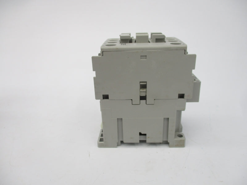 ALLEN BRADLEY 700-CF220D SER. A 110/120V 20A (BR/WH) NSMP