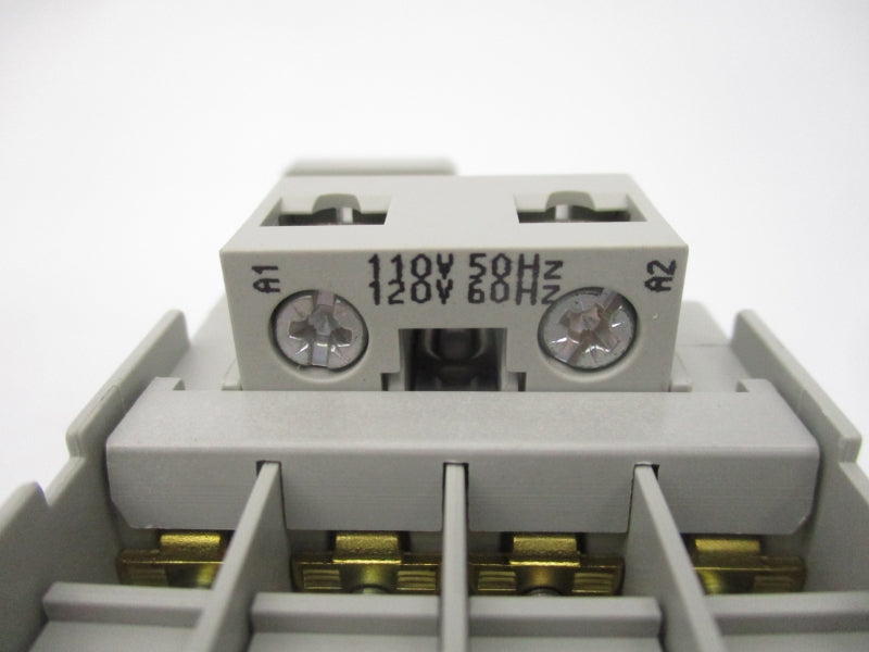 ALLEN BRADLEY 700-CF220D SER. A 110/120V 20A (BR/WH) NSMP