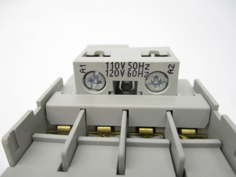 ALLEN BRADLEY 700-CF220D SER. A 110/120V 20A (WH) NSMP
