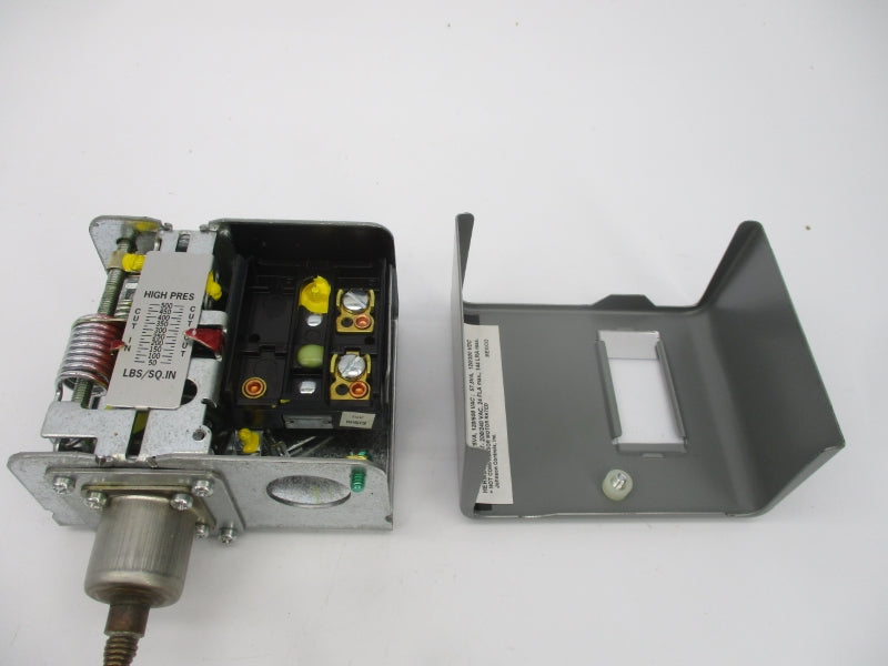 JOHNSON CONTROLS P70CA-3C 600V 4.8A 50-500PSI NSMP