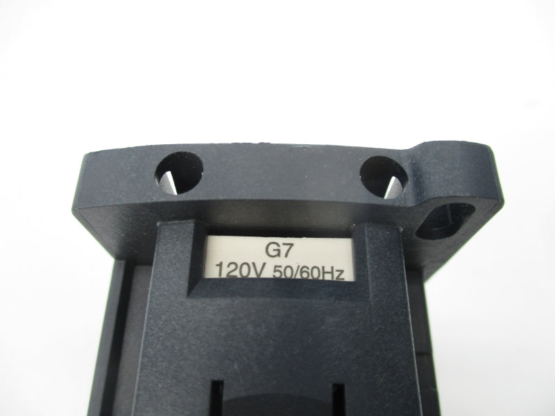 TELEMECANIQUE CAD32G7 20484 120V 10A NSMP