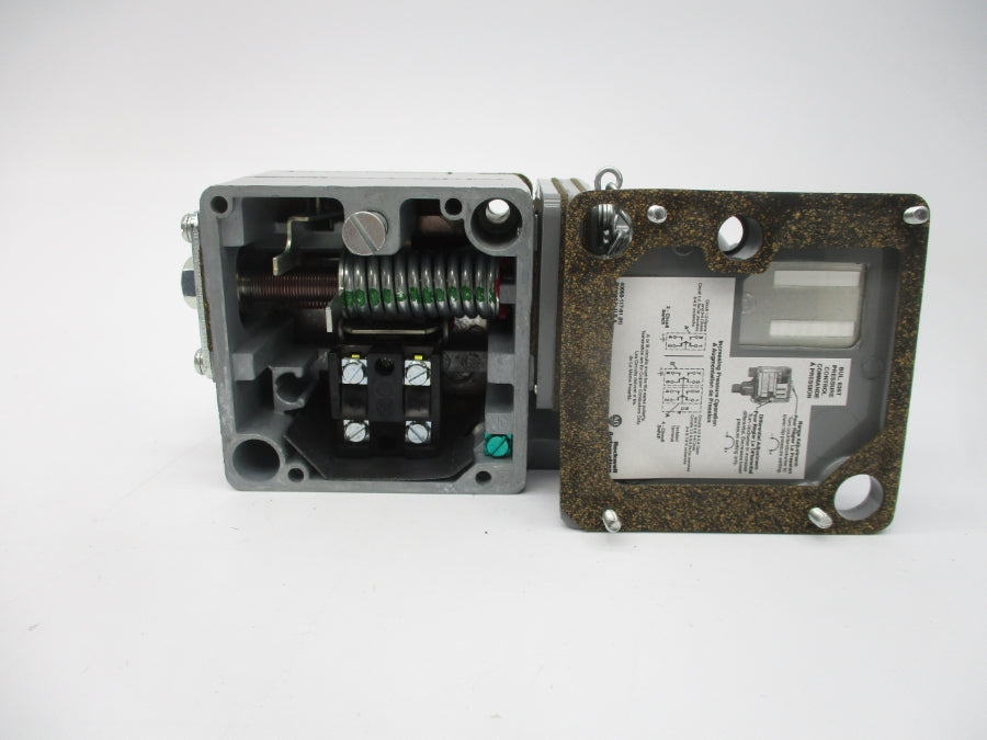 ALLEN BRADLEY 836T-T251J SER. B 120-600VAC 2-7PSI (BR/WH) NSMP