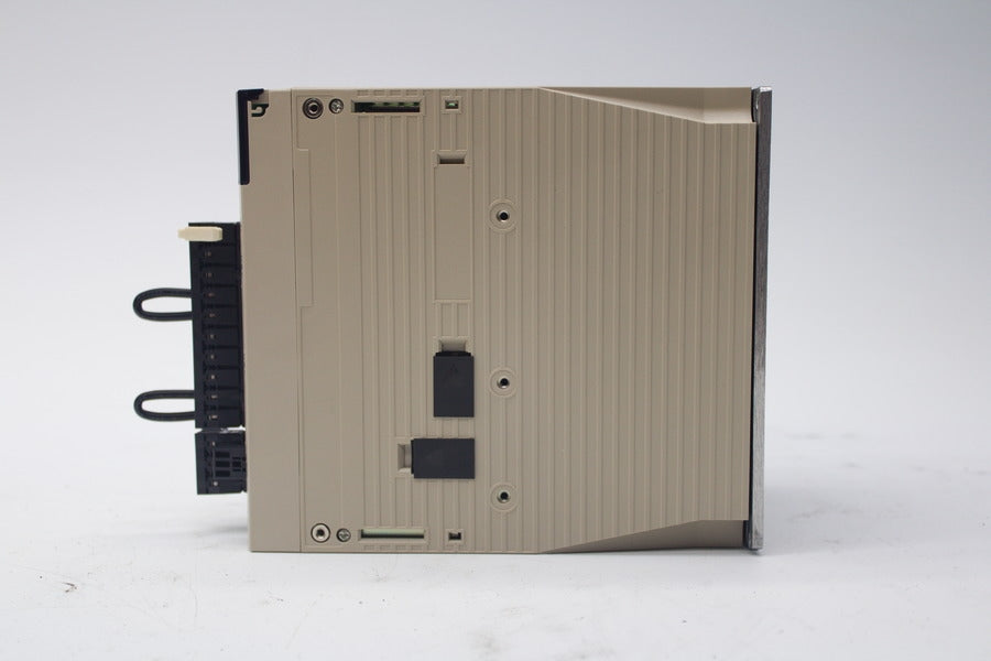 YASKAWA ELECTRIC SGDV-3R5D01A 380-480V 2.5A NSMP