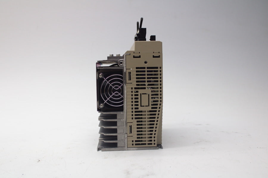 YASKAWA ELECTRIC SGDV-3R5D01A 380-480V 2.5A NSMP