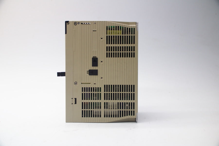 YASKAWA ELECTRIC SGDV-8R4D01A 380-480V 4.9A NSNP
