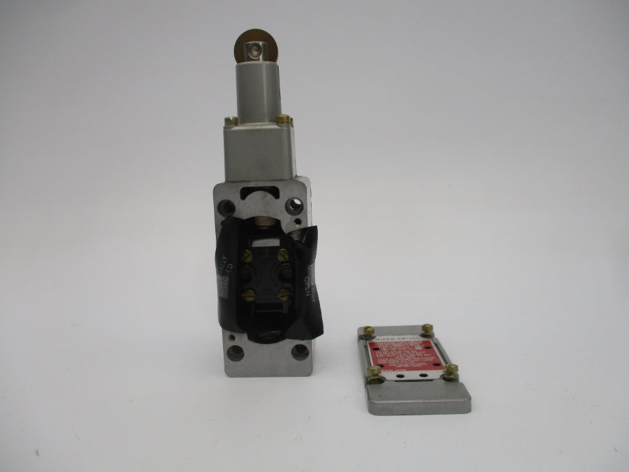 MICRO SWITCH 105ML1-E1 120-480VAC 10A NSNP