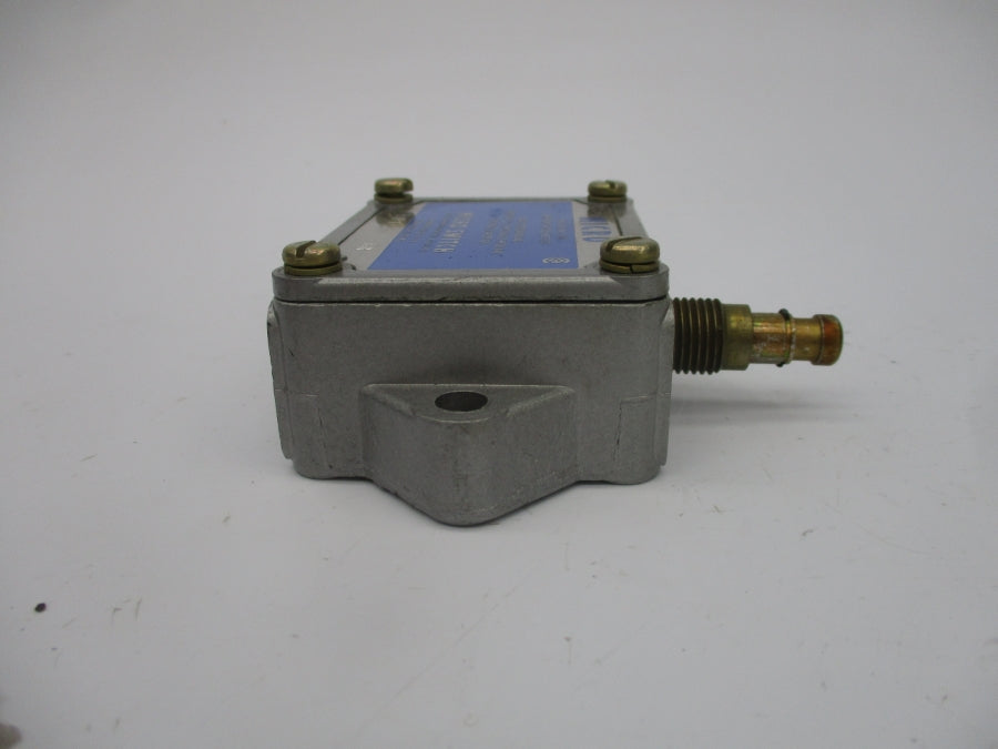 MICRO SWITCH BAF1-2RN 125-480VAC 20A (GY) (AS PICTURED) NSNP