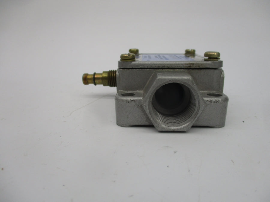 MICRO SWITCH BAF1-2RN 125-480VAC 20A (GY) (AS PICTURED) NSNP