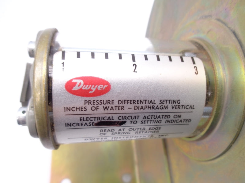 DWYER 1638-2 480VAC 15A 10PSI NSNP