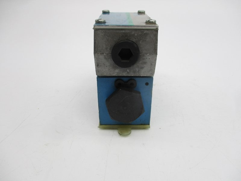 VICKERS DG4V-3S-2A-M-FW-B5-60-EN21 02-135355 110/120V .48/.46A 5000PSI UNMP