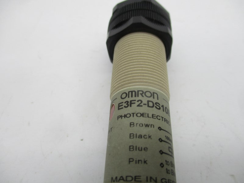 OMRON E3F2-DS10B4-N 10-30VDC NSNP