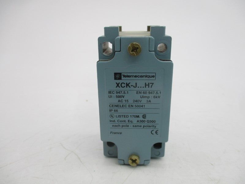 TELEMECANIQUE ZCKJ4H7 240V 3A NSMP