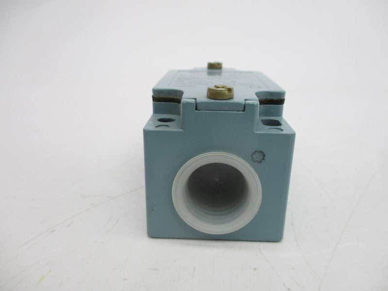 TELEMECANIQUE ZCKJ4H7 240V 3A NSMP